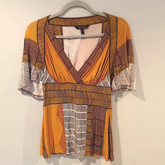 BCBGMAXAZRIA Form Flattering Fall Top - Picture 2 of 6